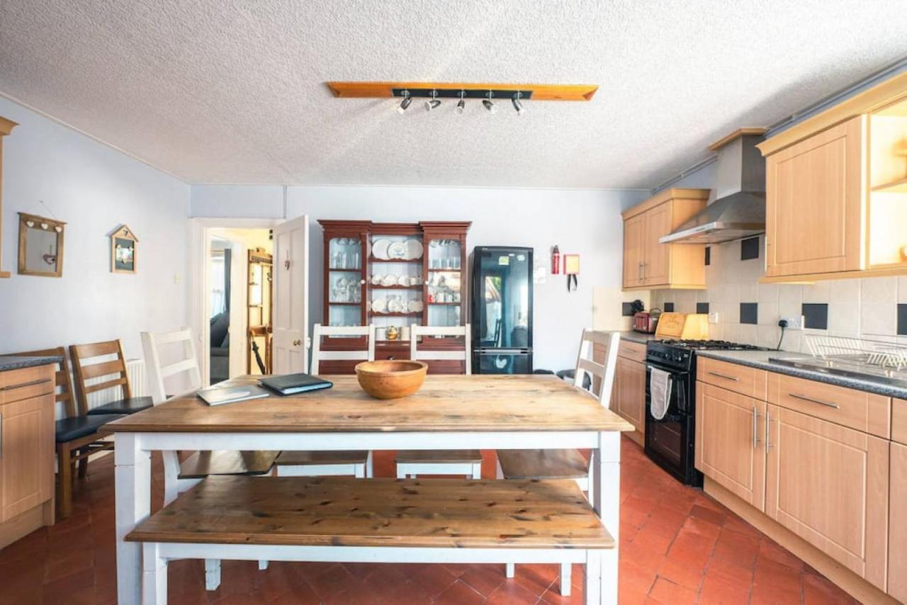 Cosy Welsh Cottage In St Davids Centre With Garden Buitenkant foto