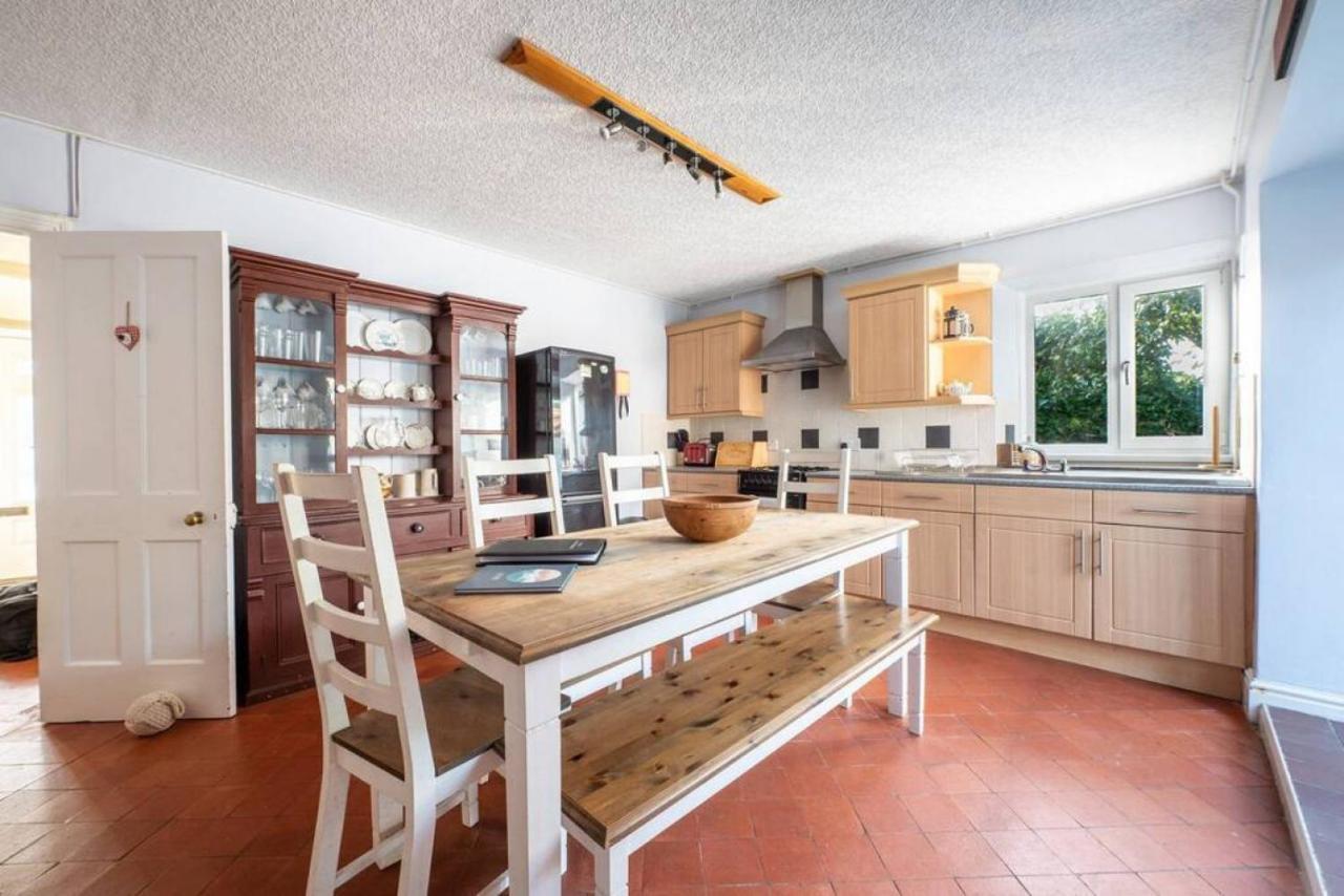 Cosy Welsh Cottage In St Davids Centre With Garden Buitenkant foto
