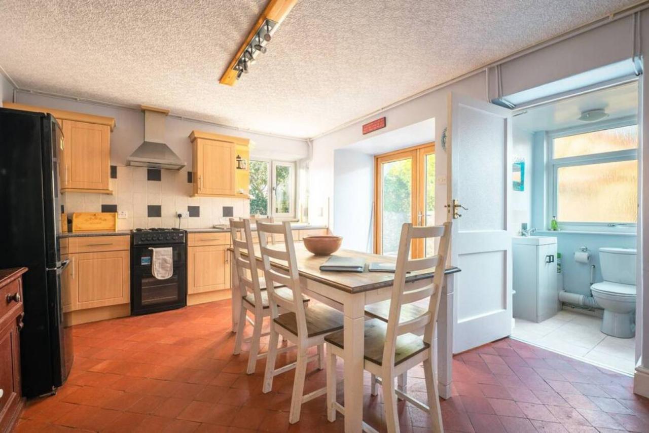 Cosy Welsh Cottage In St Davids Centre With Garden Buitenkant foto