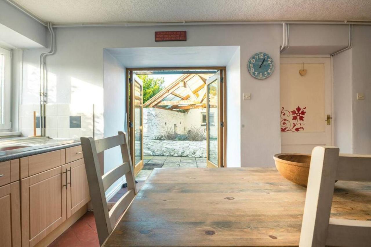 Cosy Welsh Cottage In St Davids Centre With Garden Buitenkant foto