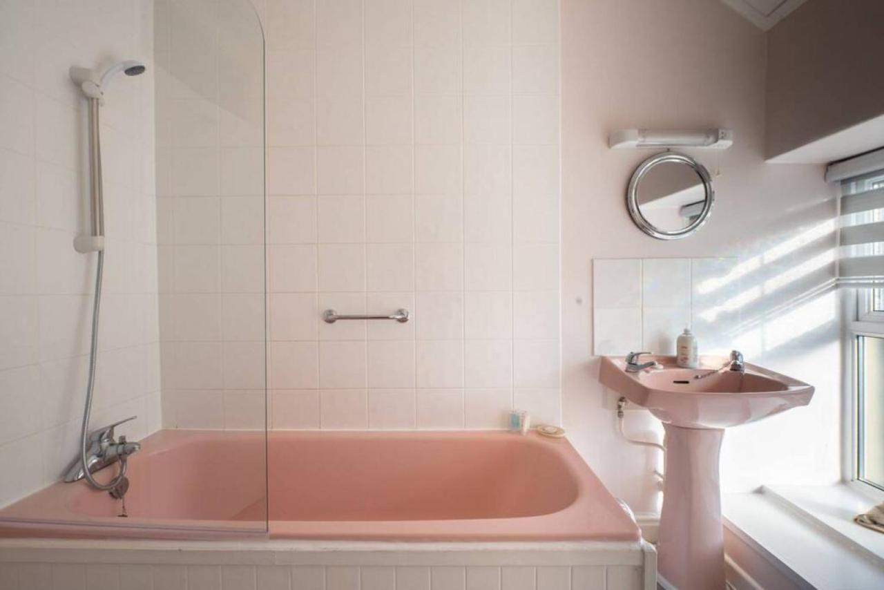 Cosy Welsh Cottage In St Davids Centre With Garden Buitenkant foto